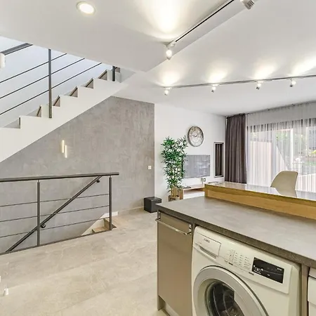 Townhouse With Three Bedrooms Апартаменти