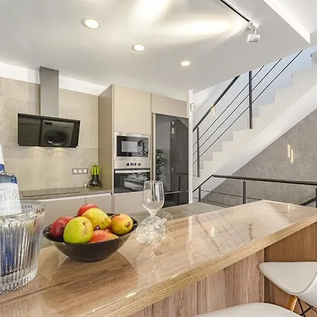 Townhouse With Three Bedrooms Апартаменти