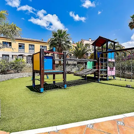 Townhouse With Three Bedrooms *