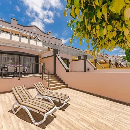 Lägenhet Townhouse With Three Bedrooms