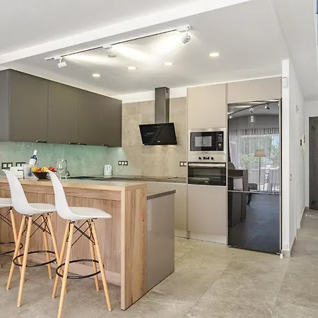 Townhouse With Three Bedrooms *