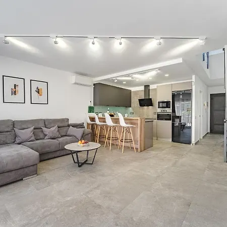 Апартаменты Townhouse With Three Bedrooms Адехе