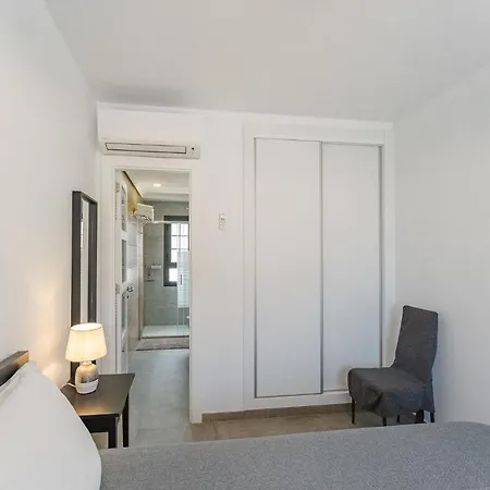 Townhouse With Three Bedrooms Apartment *