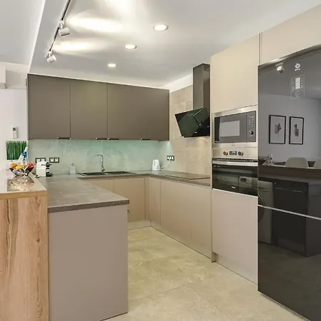 Apartment Townhouse With Three Bedrooms