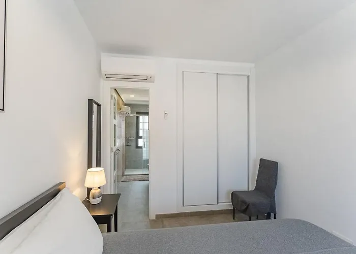 Townhouse With Three Bedrooms Apartment *