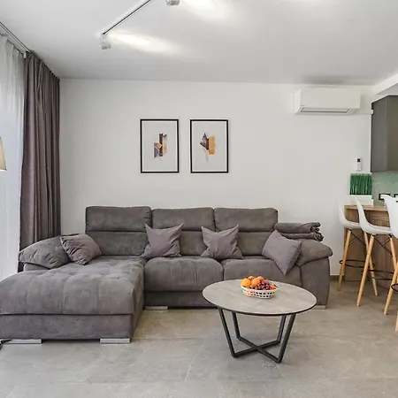 Townhouse With Three Bedrooms Apartmán