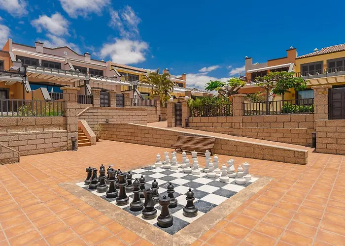 Townhouse With Three Bedrooms Apartment *